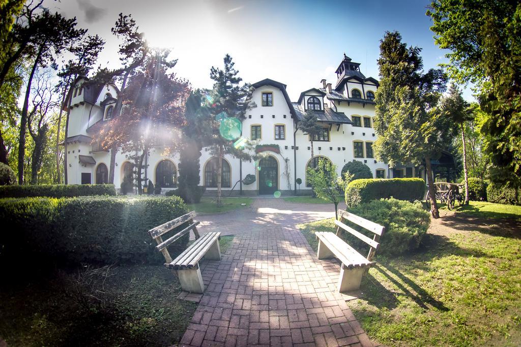 Hotel Maria Strzelin Buitenkant foto