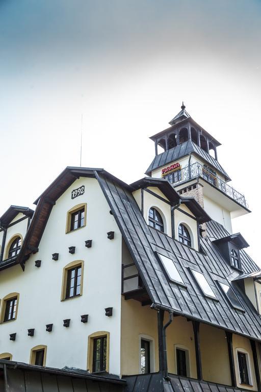 Hotel Maria Strzelin Buitenkant foto