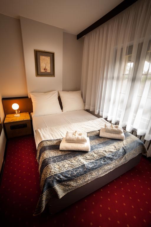 Hotel Maria Strzelin Buitenkant foto