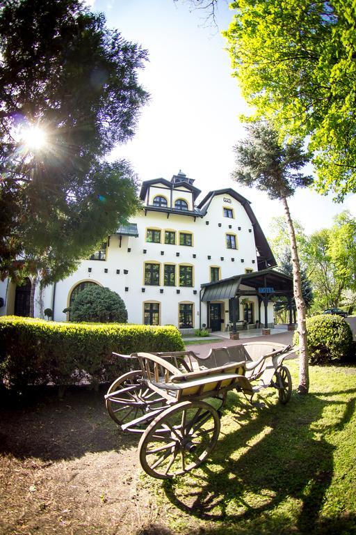 Hotel Maria Strzelin Buitenkant foto