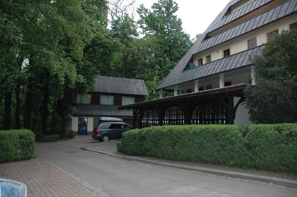 Hotel Maria Strzelin Buitenkant foto